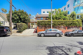 Building Photo - 7139 Hawthorn Ave