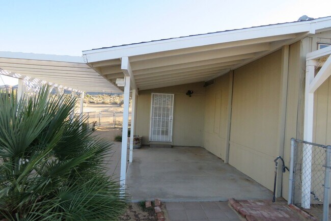 Building Photo - Quiet with Great Views! Available 11/1/25!
