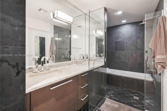 Building Photo - 900 Biscayne Blvd