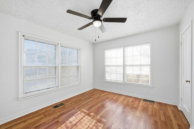 Building Photo - 4020 Maple Ave