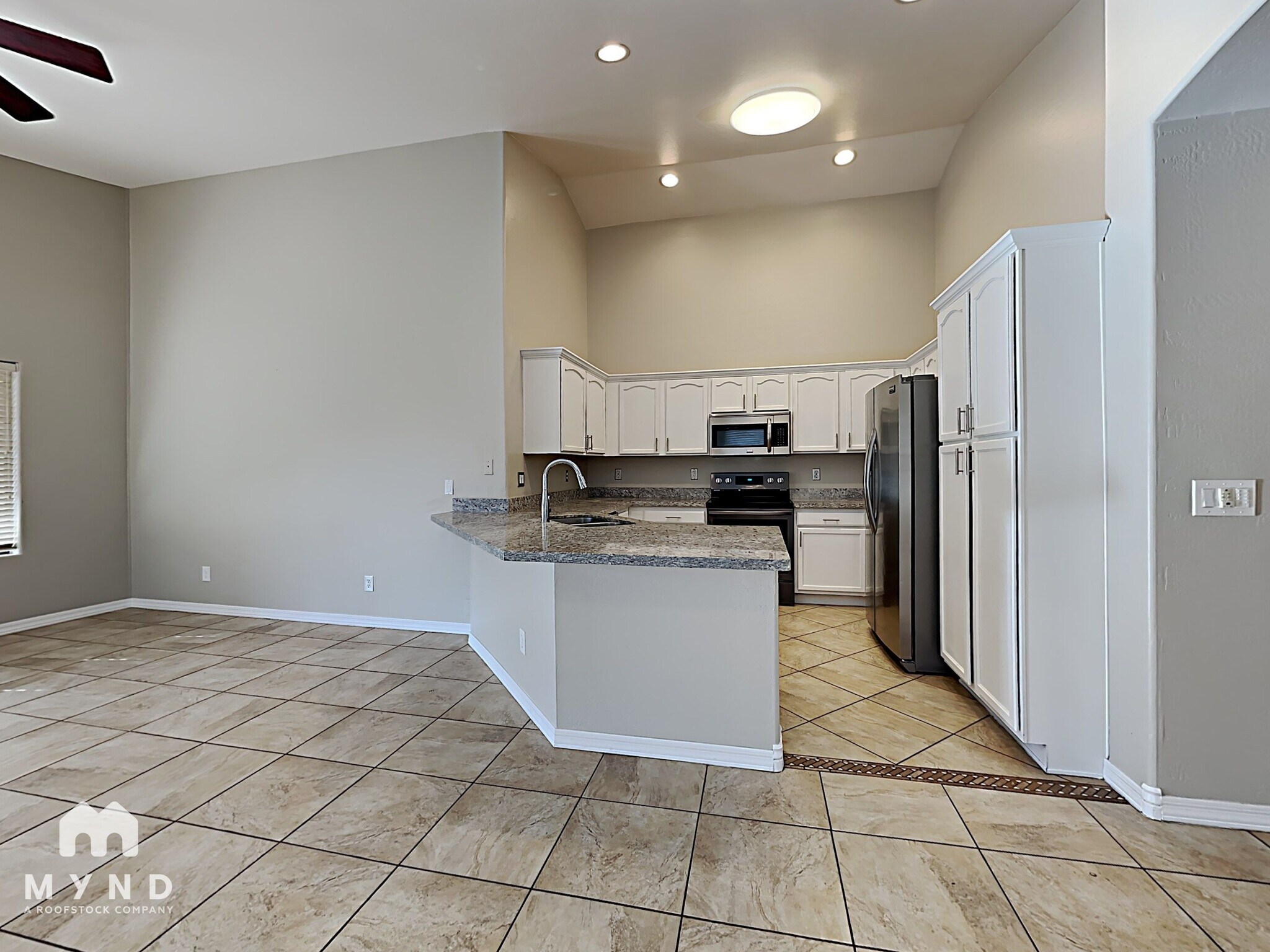 Building Photo - 1865 E Chilton Dr