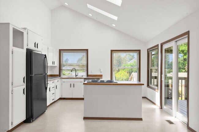 Building Photo - 3 Bedroom, 2.5 Bathroom Home Nestled in the Heart of Picks Landing Neighborhood