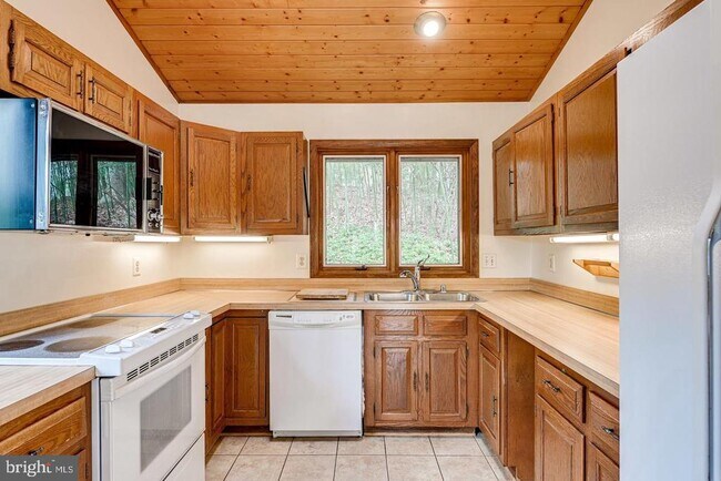 Building Photo - 1328 Potomac School Rd