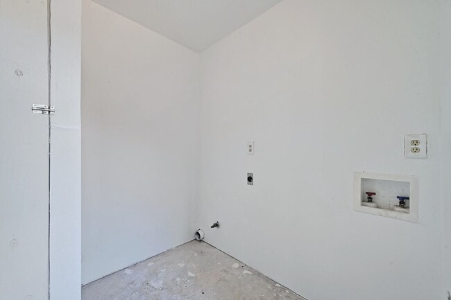 Building Photo - 2617 Ektom Dr