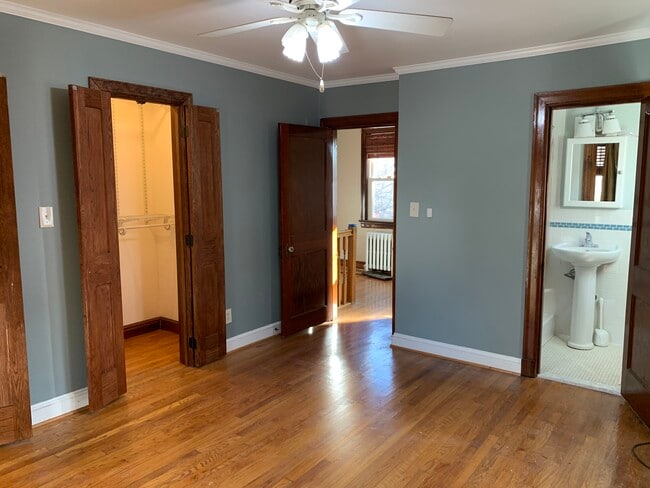 Building Photo - 524 Whittier St NW