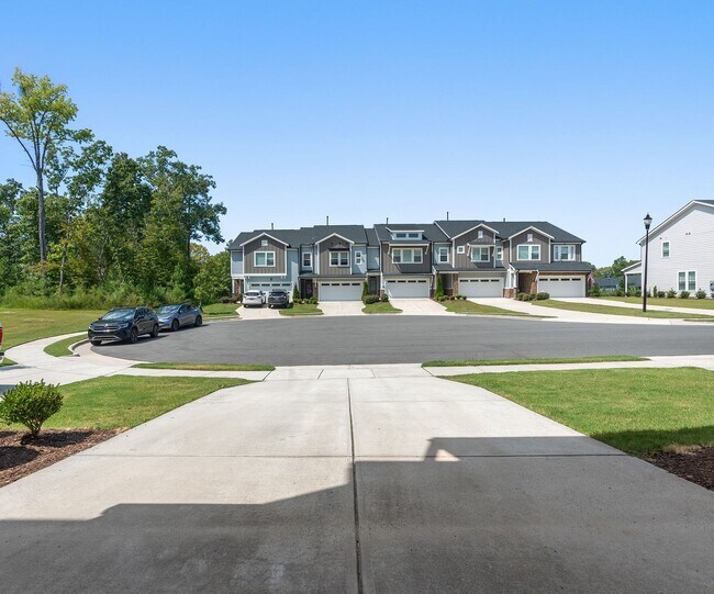 Building Photo - 75 Balfour Run