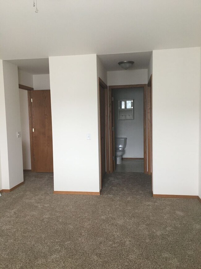 Building Photo - 1405 Glacier Hill Dr