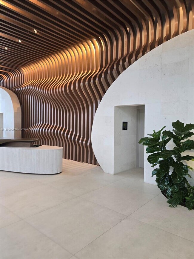 Building Photo - 700 NE 24th St