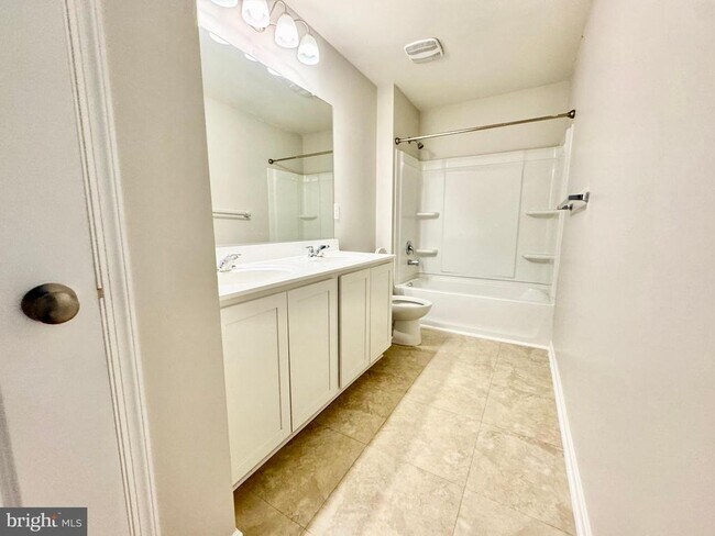 Building Photo - 122 S Marshview Terrace