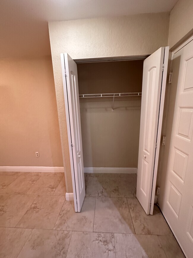 Building Photo - 2820 N Oakland Forest Dr