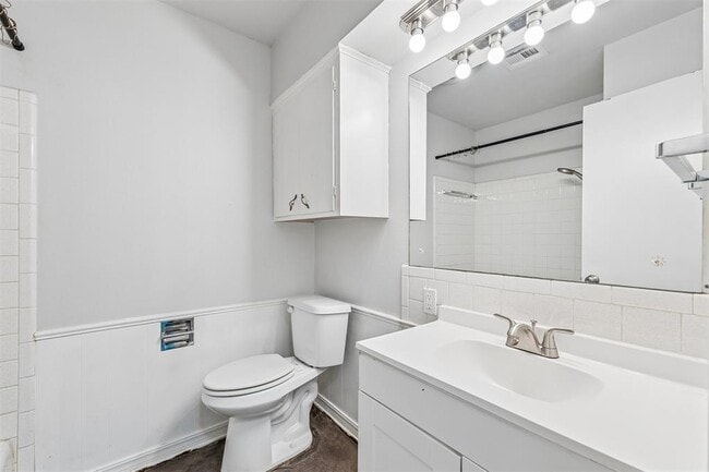Building Photo - 528 N Beard Ave