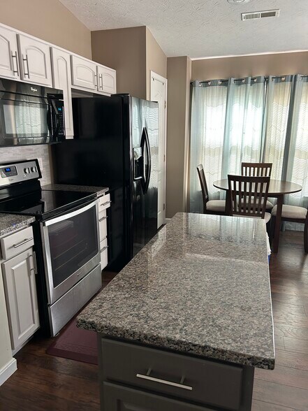 Building Photo - 2461 Aldermont Ct