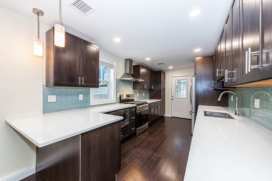 Primary Photo - 28 Albion St