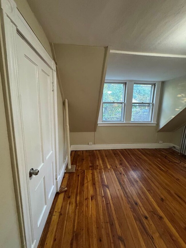 Building Photo - Charming 1-Bedroom Apartment in Russell, MA
