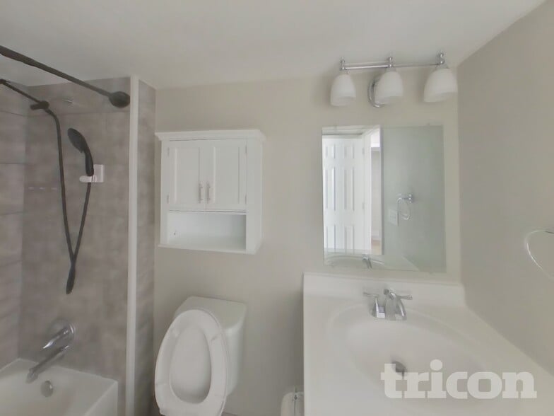 Building Photo - 6650 Brook Forest Dr