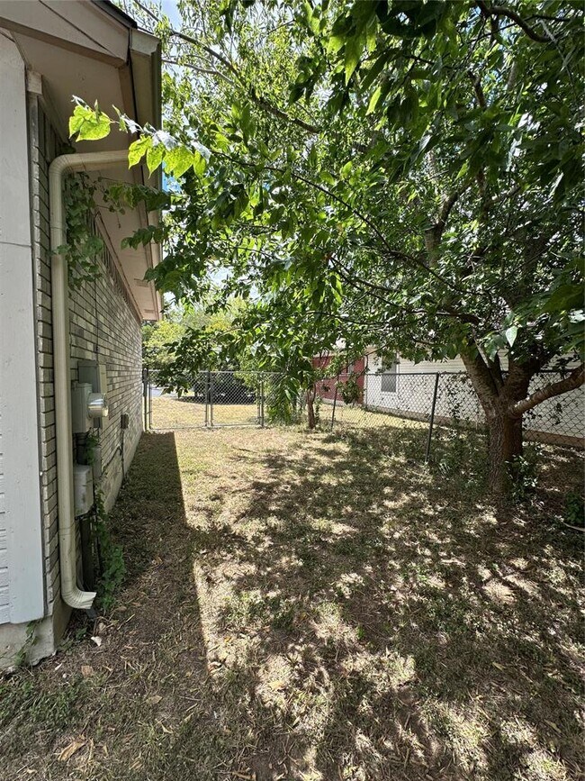 Building Photo - 4500 Silverstone Dr