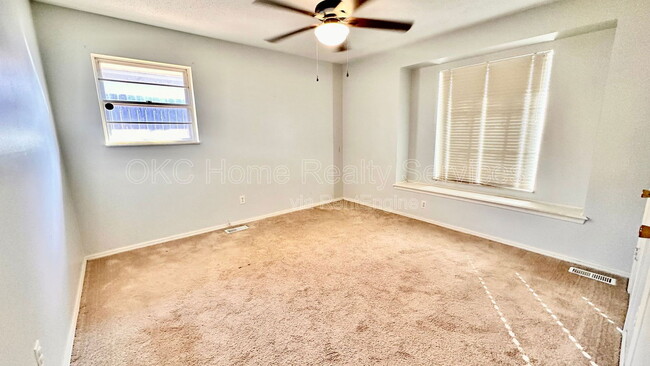 Building Photo - 12109 Camelot Dr