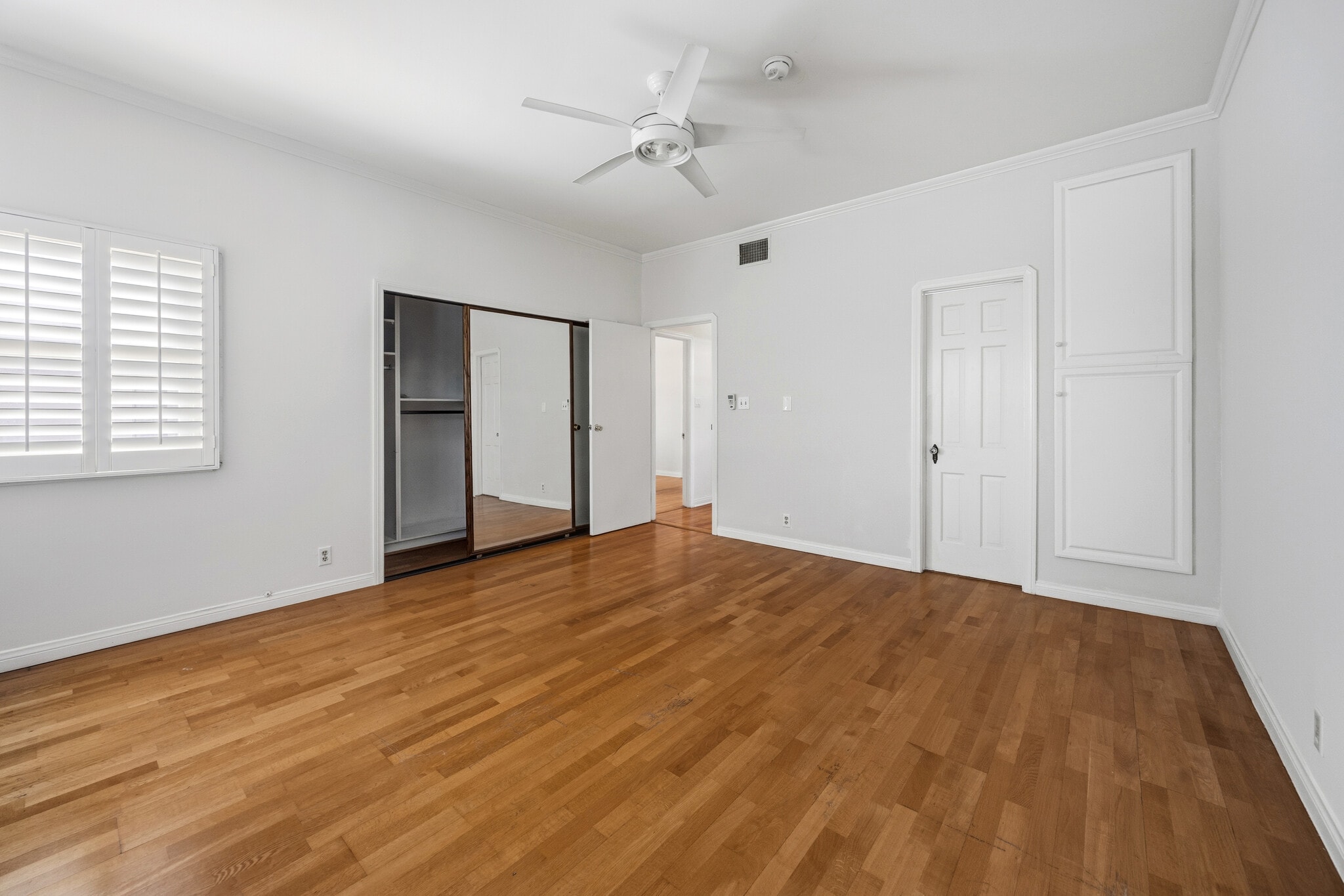 Building Photo - 166 N Arnaz Dr