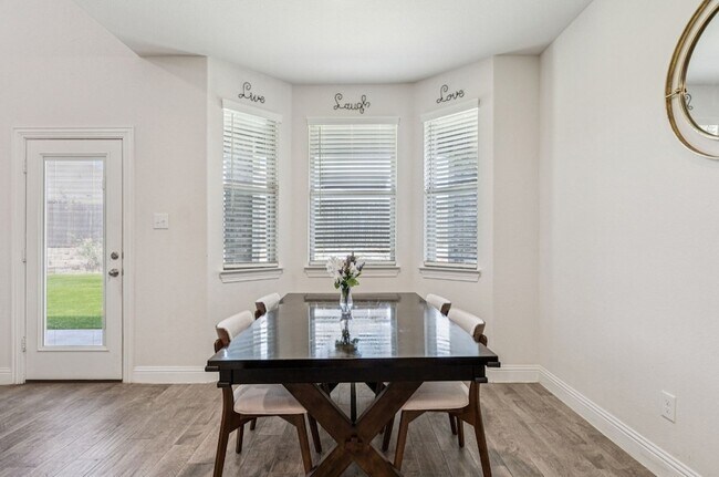 Building Photo - 2913 Cerro Ranch Rd