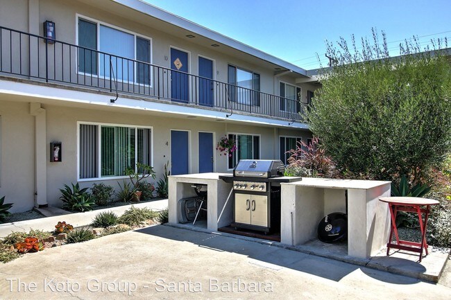 Building Photo - 2320 De La Vina St