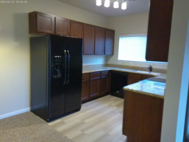 Kitchen - 4915 Hahns Peak Dr