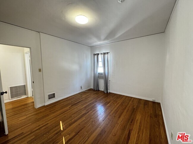 Building Photo - 1242 Edris Dr