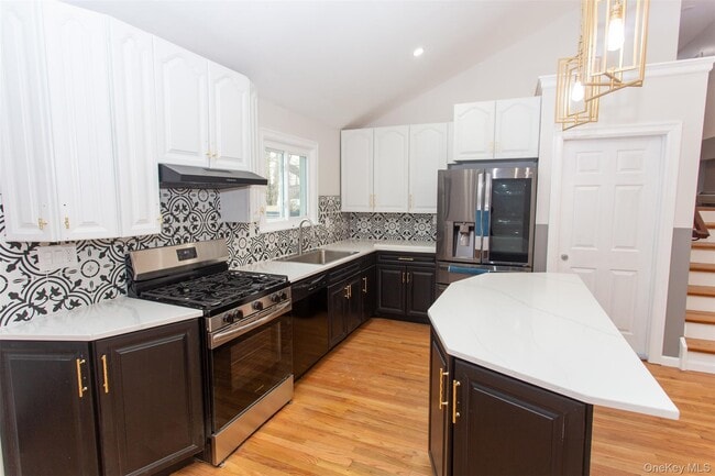 Building Photo - 712 Barnes Ave