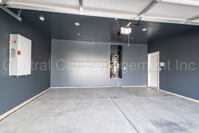 Building Photo - 4 Bedroom/2 Bath Home with Paid Solar in the Southwest - $2545 Per Month!