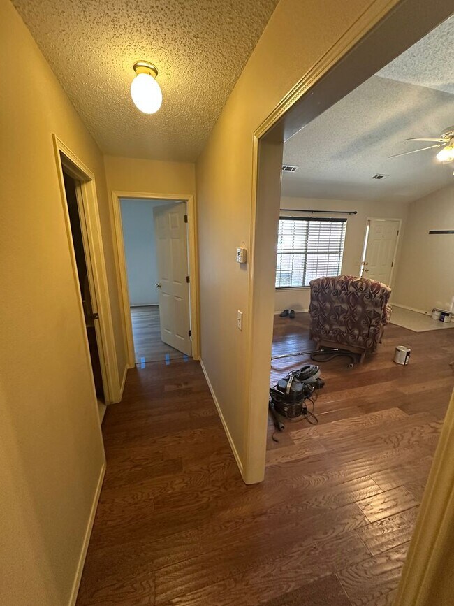 Building Photo - 3-Bed, 2-Bath Home in Central Springdale - Fully Fenced in Backyard and 2x Car Garage!