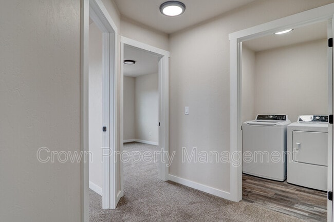 Building Photo - 517 Sparrow Rd