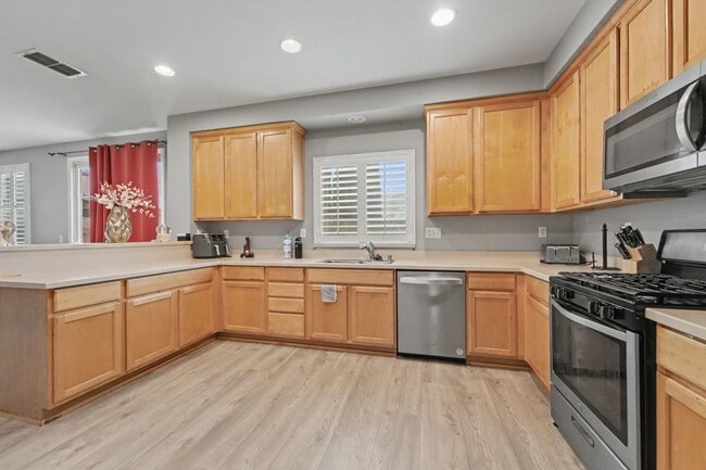 Building Photo - Spacious 3-Bedroom Home in Desirable Olivehurst Neighborhood