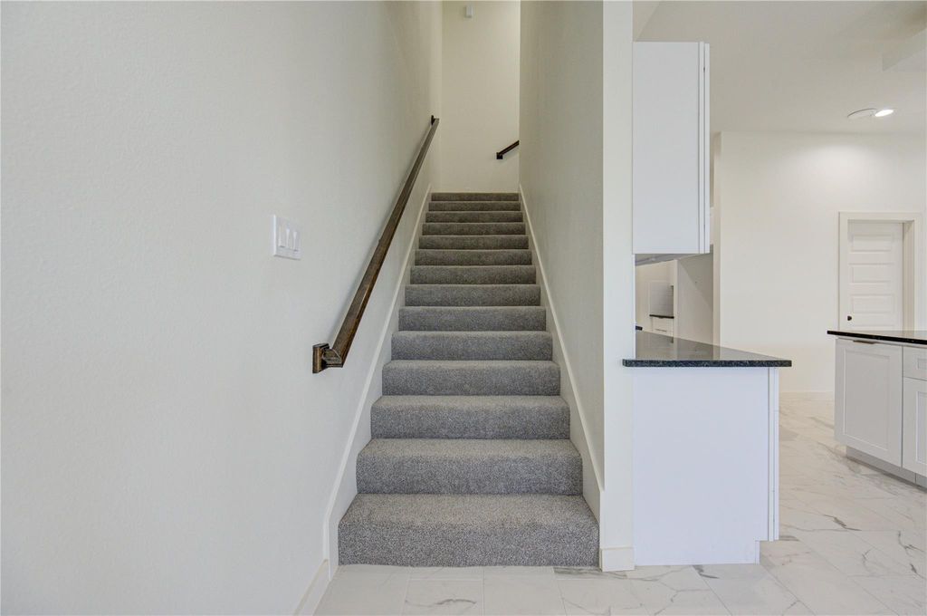 Building Photo - 2903 El Fenice Ln