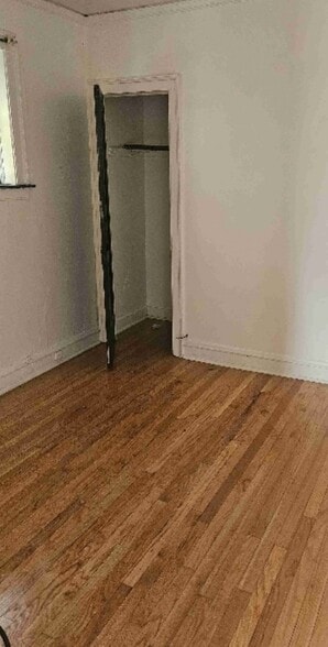 Building Photo - 8119 S Vernon Ave