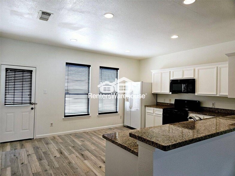 Building Photo - 8039 Ellinger Ln