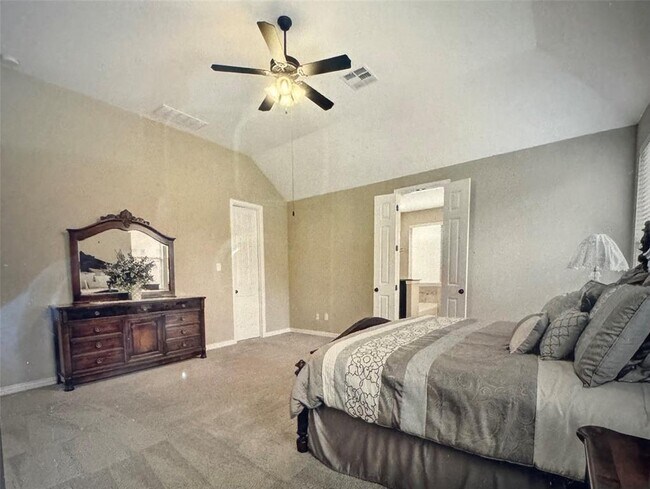 Building Photo - 2414 Sweetwater Ln