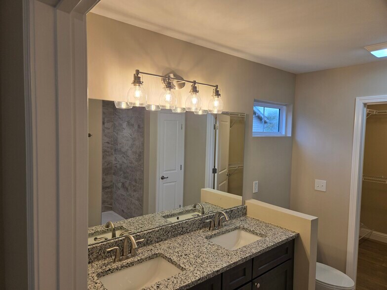 Building Photo - 2618 Cherry Farms Dr