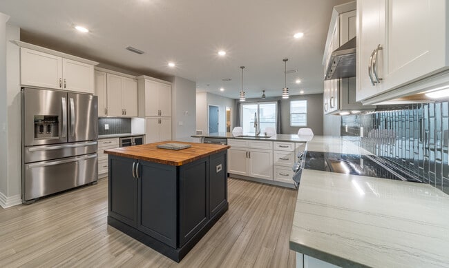 Building Photo - 2325 1st Ave S