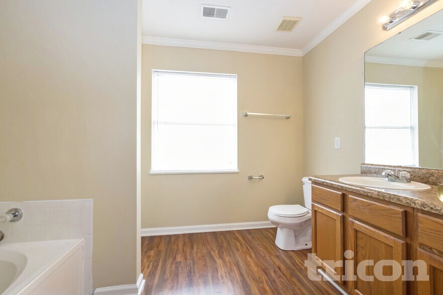 Building Photo - 7 Barnley Ct