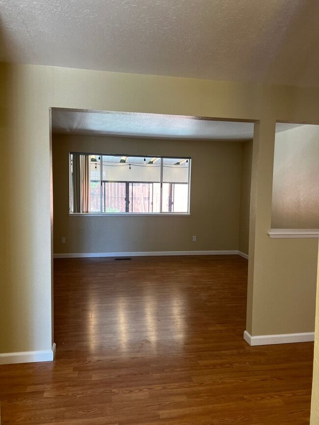 Building Photo - 515 Nancy Cir