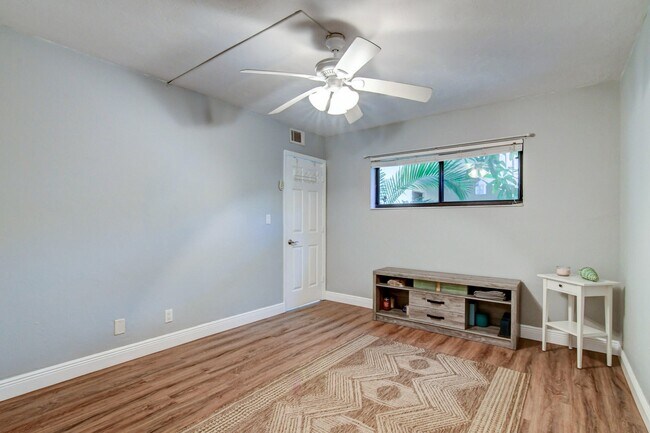 Building Photo - 20 Via Lago