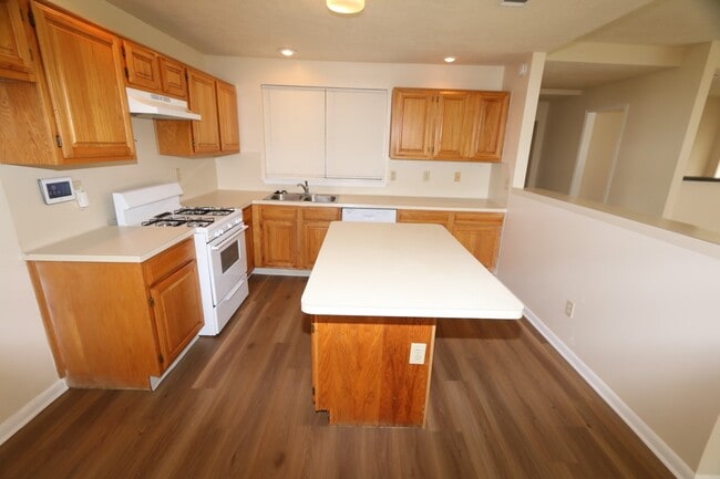 Building Photo - 21226 Park Mt Dr