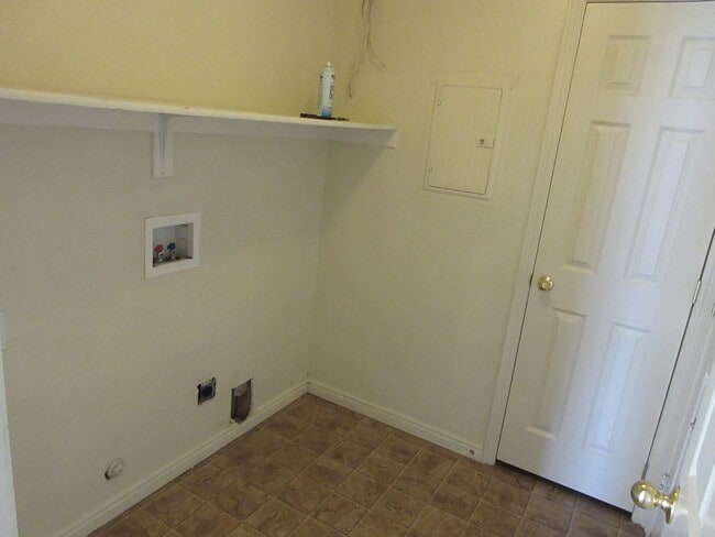 Building Photo - 3 Bedroom, 2 Bathroom Twin Home in Cedar W...