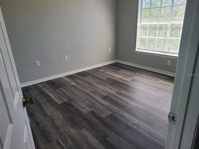 Building Photo - 8933 Manor Loop