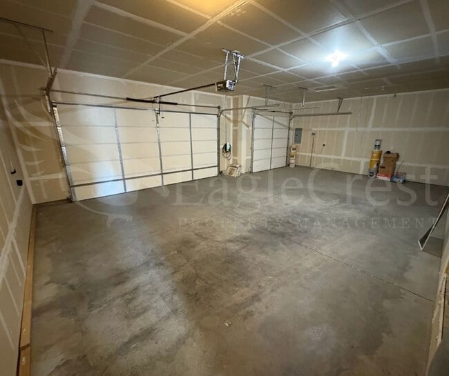 Building Photo - Three Bedroom, Two Bathroom House in Chape...