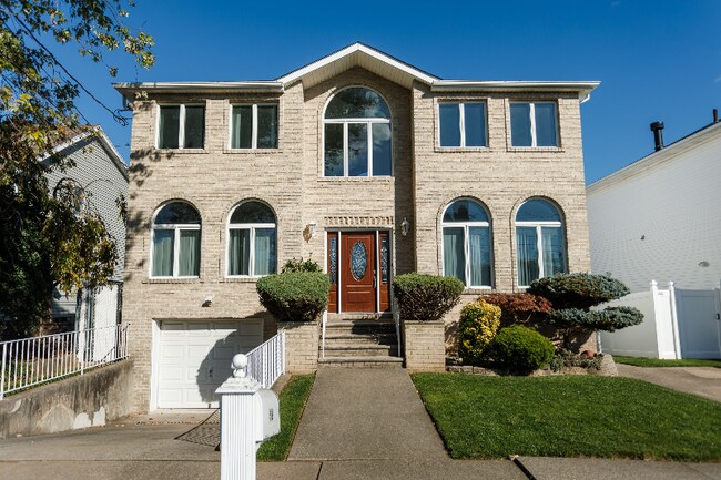 Building Photo - 599 Wilson Ave