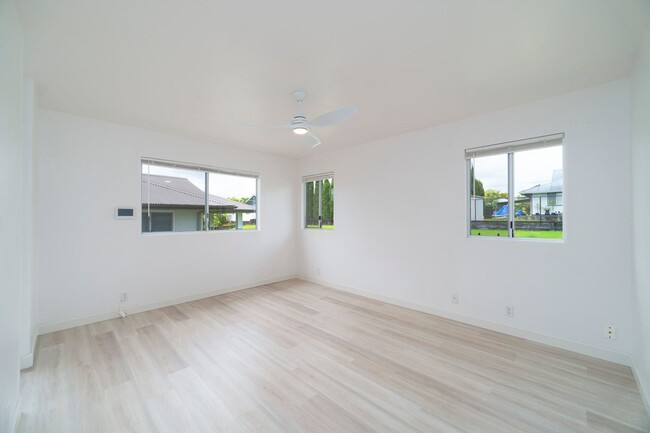 Building Photo - Available in Hilo - 3bd/2ba Home