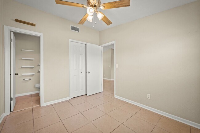 Building Photo - 909 Westgate Dr