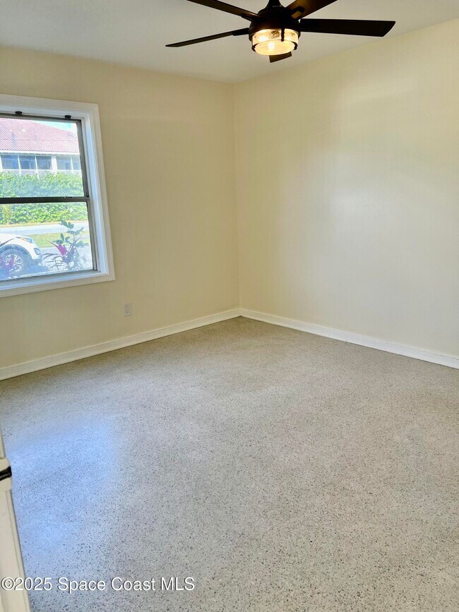 Building Photo - 931 Palm Springs Blvd