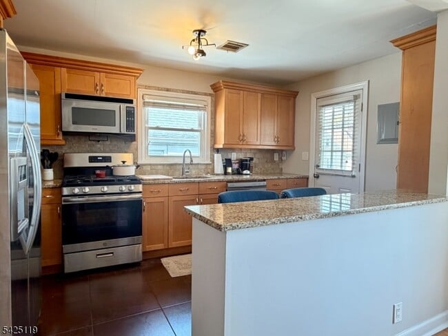 Building Photo - 58 Yale St