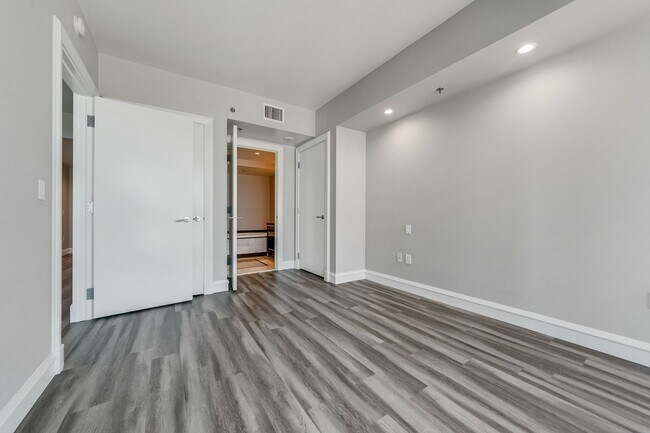 Building Photo - Sky Las Vegas 3706- Strip/City Views from this Stunning 2Bd/ 2Ba Residence